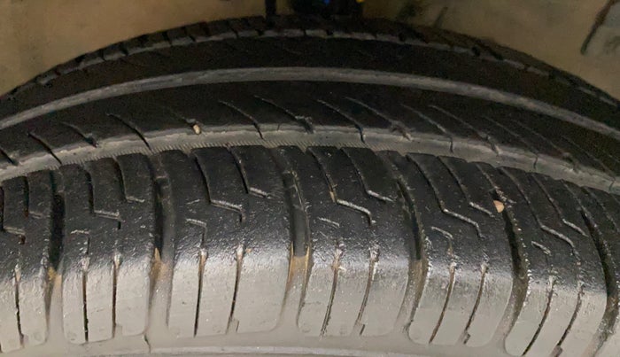 2017 Maruti Swift ZDI, Diesel, Manual, 66,258 km, Right Front Tyre Tread