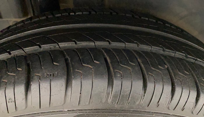 2017 Maruti Swift ZDI, Diesel, Manual, 66,258 km, Right Rear Tyre Tread