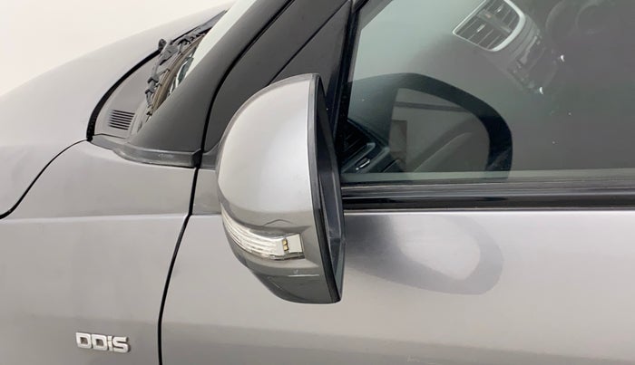 2017 Maruti Swift ZDI, Diesel, Manual, 66,258 km, Left rear-view mirror - Indicator light has minor damage