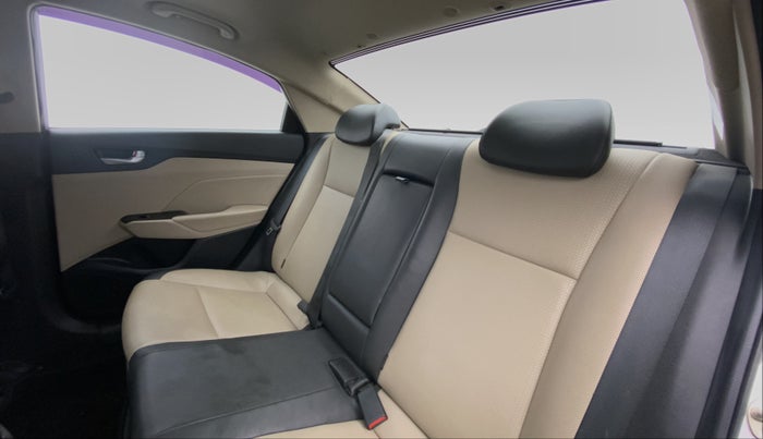 2018 Hyundai Verna 1.6 SX VTVT (O), Petrol, Manual, 45,513 km, Right Side Door Cabin View