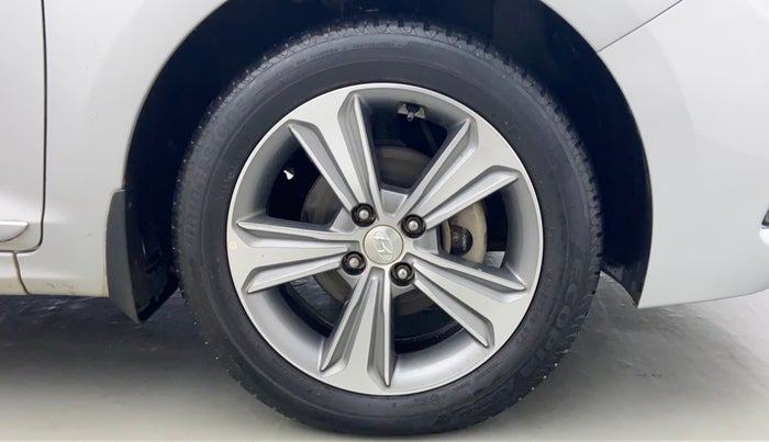 2018 Hyundai Verna 1.6 SX VTVT (O), Petrol, Manual, 45,513 km, Right Front Tyre