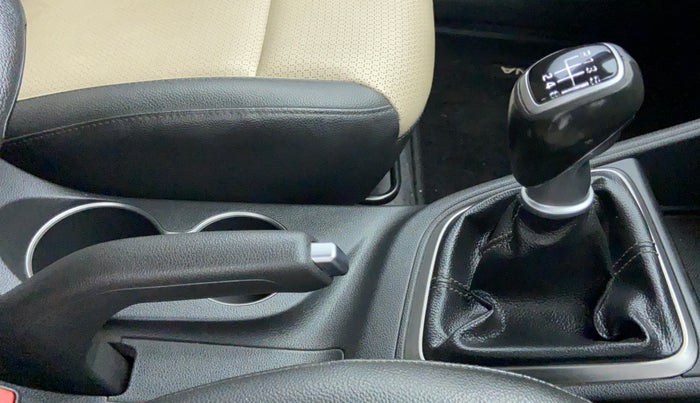 2018 Hyundai Verna 1.6 SX VTVT (O), Petrol, Manual, 45,513 km, Gear Lever