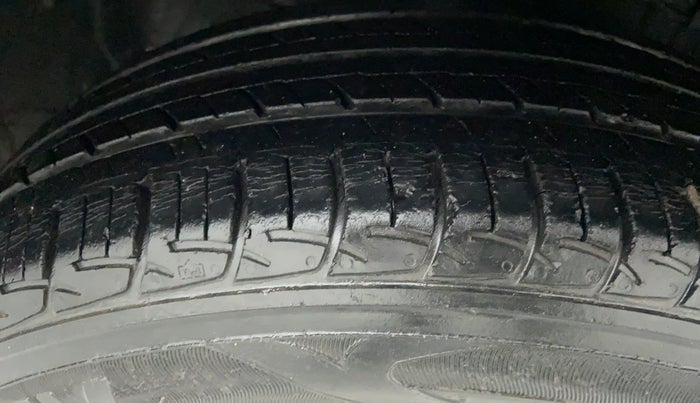 2013 Maruti Ertiga VDI ABS, Diesel, Manual, 39,984 km, Right Front Tyre Tread