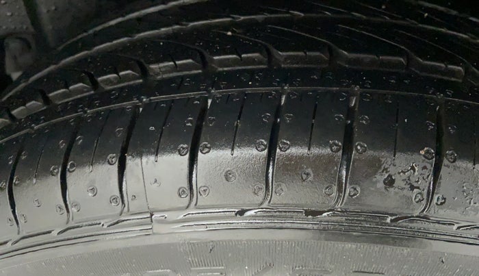 2013 Maruti Ertiga VDI ABS, Diesel, Manual, 39,984 km, Left Rear Tyre Tread