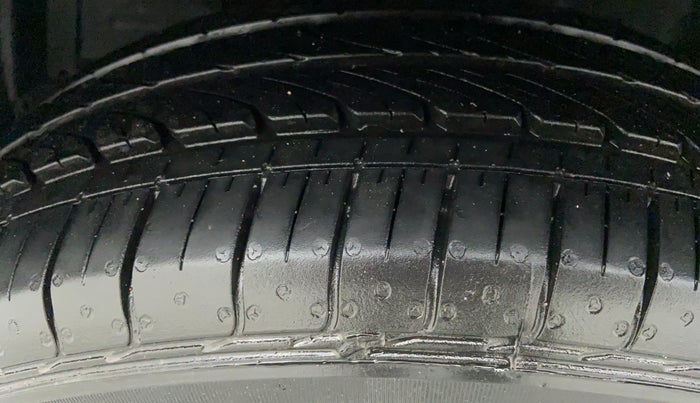 2013 Maruti Ertiga VDI ABS, Diesel, Manual, 39,984 km, Left Front Tyre Tread