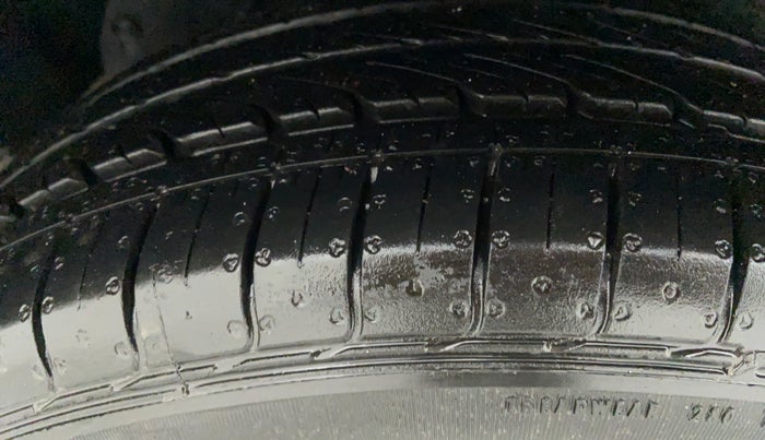 2013 Maruti Ertiga VDI ABS, Diesel, Manual, 39,984 km, Right Rear Tyre Tread