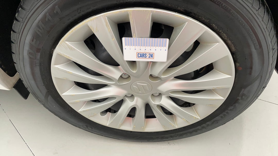 Wheels Hubcap Rear LHS Scratch