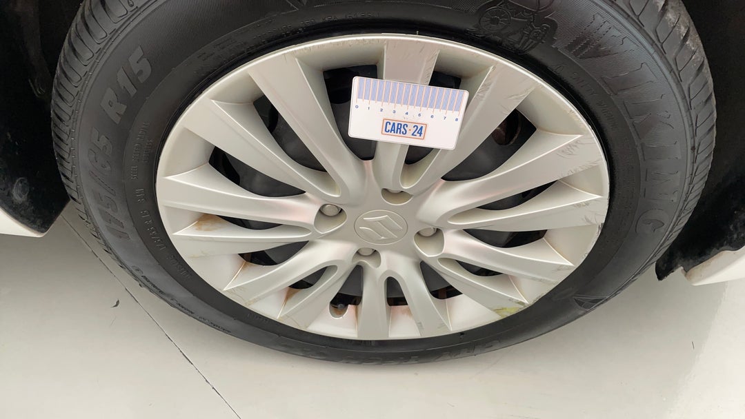 Wheels Hubcap Front RHS Scratch