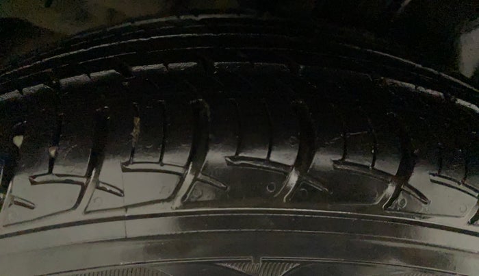 2018 Maruti Ciaz DELTA AT 1.5 SHVS PETROL, Petrol, Automatic, 40,409 km, Right Rear Tyre Tread