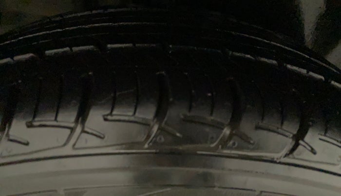 2018 Maruti Ciaz DELTA AT 1.5 SHVS PETROL, Petrol, Automatic, 40,409 km, Left Rear Tyre Tread