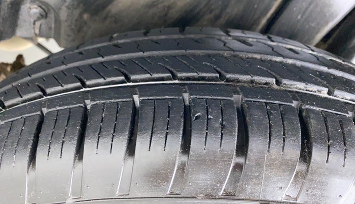 2015 Maruti Swift LXI D, Petrol, Manual, 41,648 km, Left Rear Tyre Tread