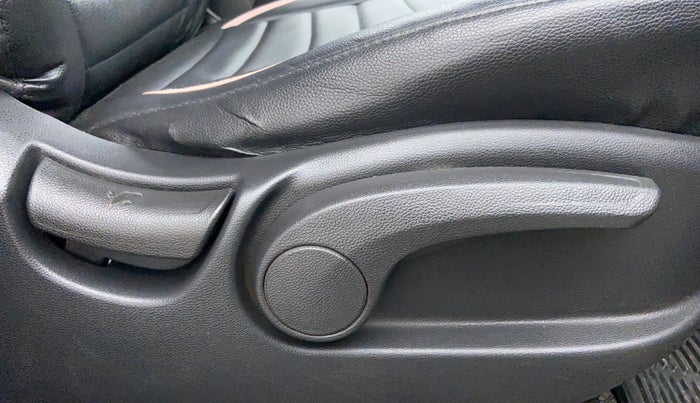 2015 Hyundai Creta 1.6 SX (O) CRDI, Diesel, Manual, 1,00,550 km, Driver Side Adjustment Panel