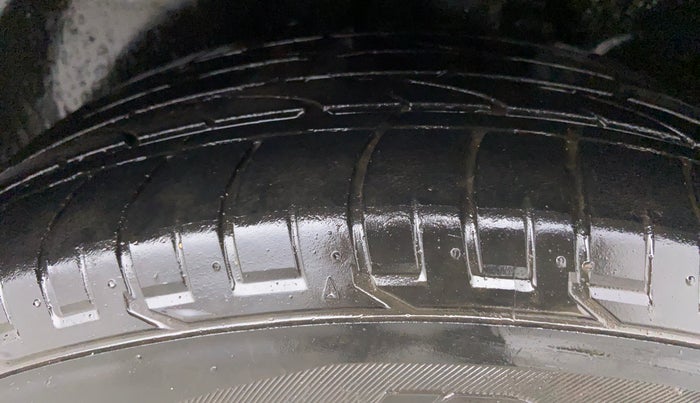 2015 Hyundai Creta 1.6 SX (O) CRDI, Diesel, Manual, 1,00,550 km, Left Rear Tyre Tread