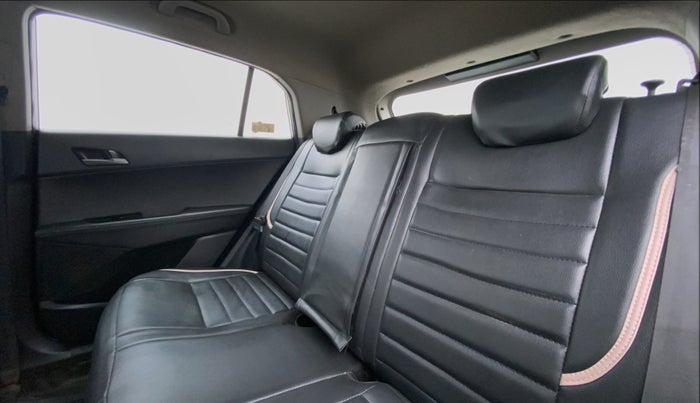 2015 Hyundai Creta 1.6 SX (O) CRDI, Diesel, Manual, 1,00,550 km, Right Side Door Cabin View
