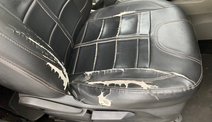 2015 Ford Ecosport TREND+ 1.5L DIESEL, Diesel, Manual, 1,22,578 km, Driver seat - Cover slightly torn