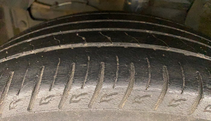 2016 Maruti Vitara Brezza ZDI PLUS, Diesel, Manual, 1,38,267 km, Left Front Tyre Tread