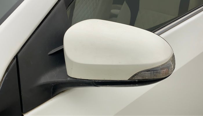 2014 Toyota Corolla Altis G PETROL, Petrol, Manual, 83,820 km, Left rear-view mirror - Indicator light has minor damage