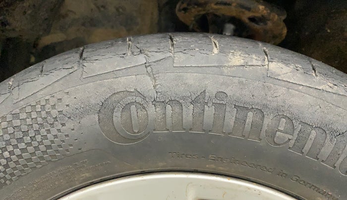 2014 Toyota Corolla Altis G PETROL, Petrol, Manual, 83,820 km, Left front tyre - Minor crack