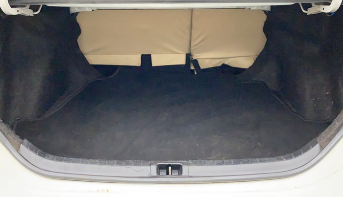 2014 Toyota Corolla Altis G PETROL, Petrol, Manual, 83,820 km, Boot Inside