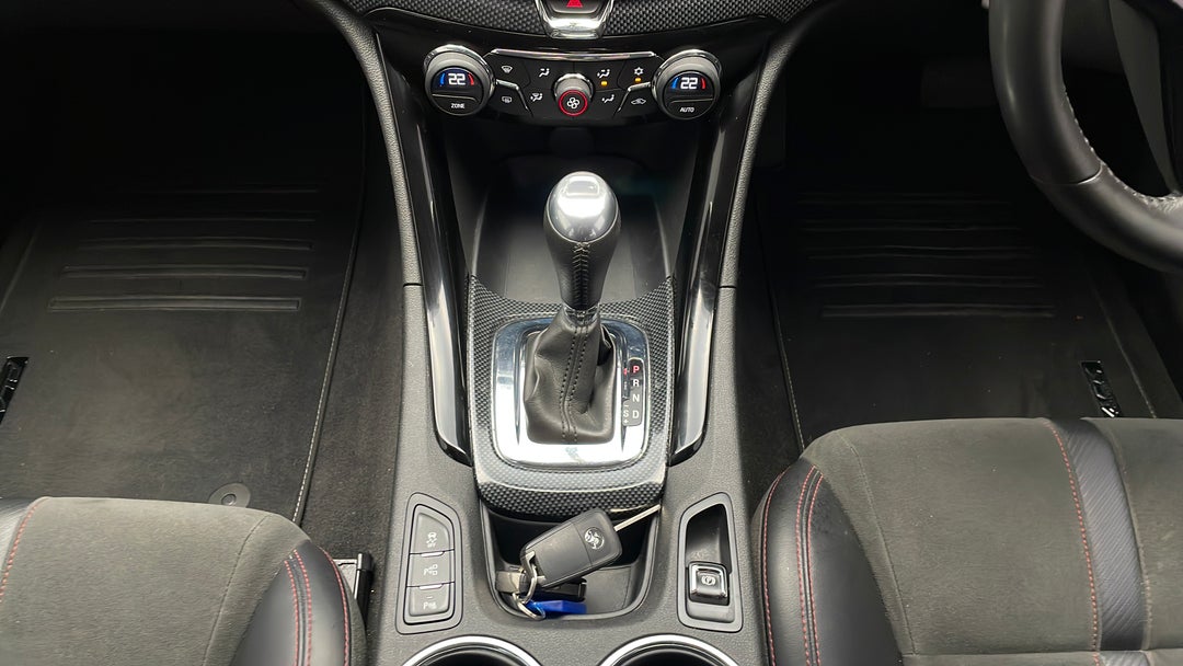 2016 Holden Commodore Sv6 Black Edition, Automatic, 55128 km, Gear Lever 