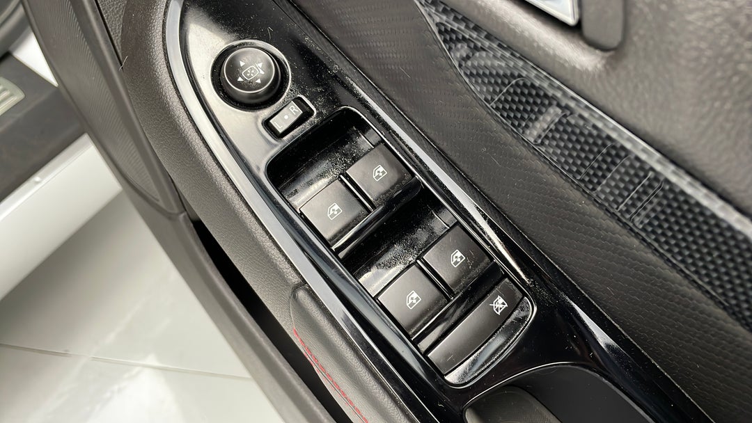 2016 Holden Commodore Sv6 Black Edition, Automatic, 55128 km, Drivers Side Door Panel Controls