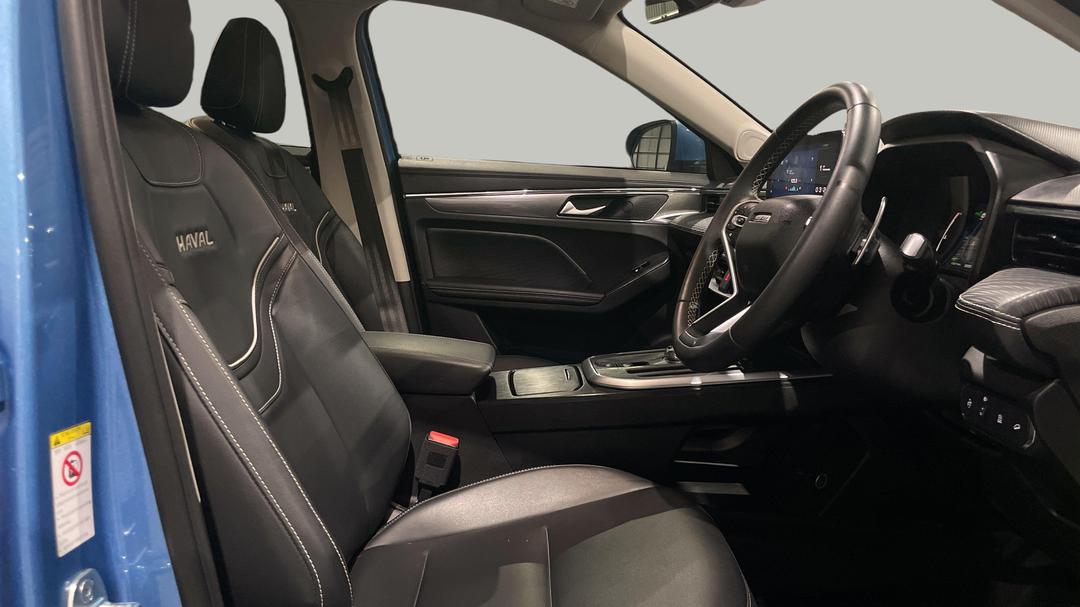 2022 GWM Haval Jolion Ultra, Automatic, 32554 km, Right Side Front Door Cabin View