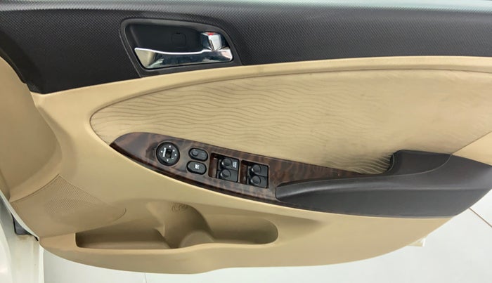 2012 Hyundai Verna FLUIDIC 1.6 EX CRDI, Diesel, Manual, 1,80,921 km, Driver Side Door Panels Controls