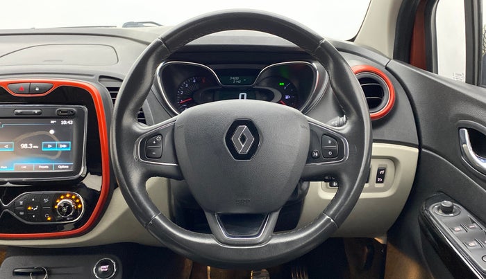 2017 Renault Captur RXT DIESEL MT, Diesel, Manual, 34,690 km, Steering Wheel Close Up