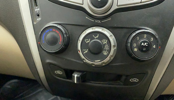 2014 Hyundai Eon ERA +, Petrol, Manual, 54,328 km, AC Unit - Directional switch has minor damage