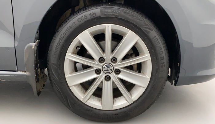 2015 Volkswagen Vento HIGHLINE 1.6 MPI, Petrol, Manual, 56,995 km, Right Front Wheel