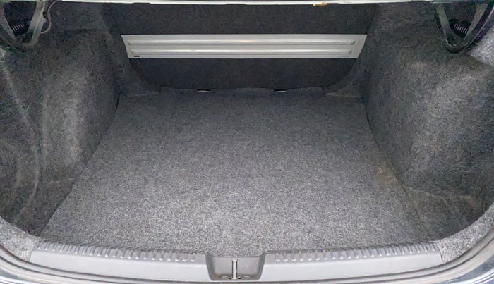 2015 Volkswagen Vento HIGHLINE 1.6 MPI, Petrol, Manual, 56,995 km, Boot Inside