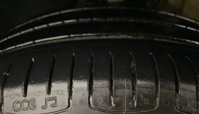 2015 Volkswagen Vento HIGHLINE 1.6 MPI, Petrol, Manual, 56,995 km, Left Front Tyre Tread