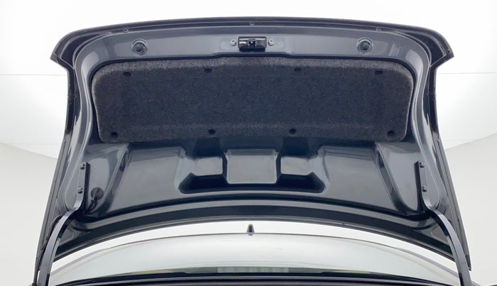 2015 Volkswagen Vento HIGHLINE 1.6 MPI, Petrol, Manual, 56,995 km, Boot Door Open