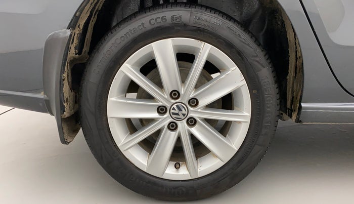 2015 Volkswagen Vento HIGHLINE 1.6 MPI, Petrol, Manual, 56,995 km, Right Rear Wheel