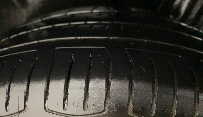 2015 Volkswagen Vento HIGHLINE 1.6 MPI, Petrol, Manual, 56,995 km, Left Rear Tyre Tread