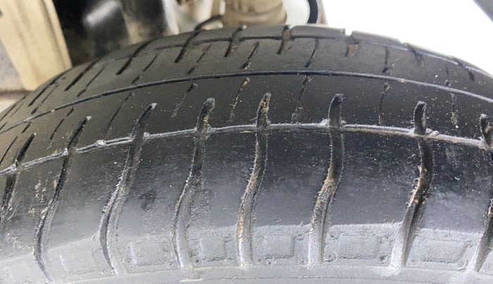 2015 Maruti Alto 800 LXI, Petrol, Manual, 49,139 km, Left Rear Tyre Tread