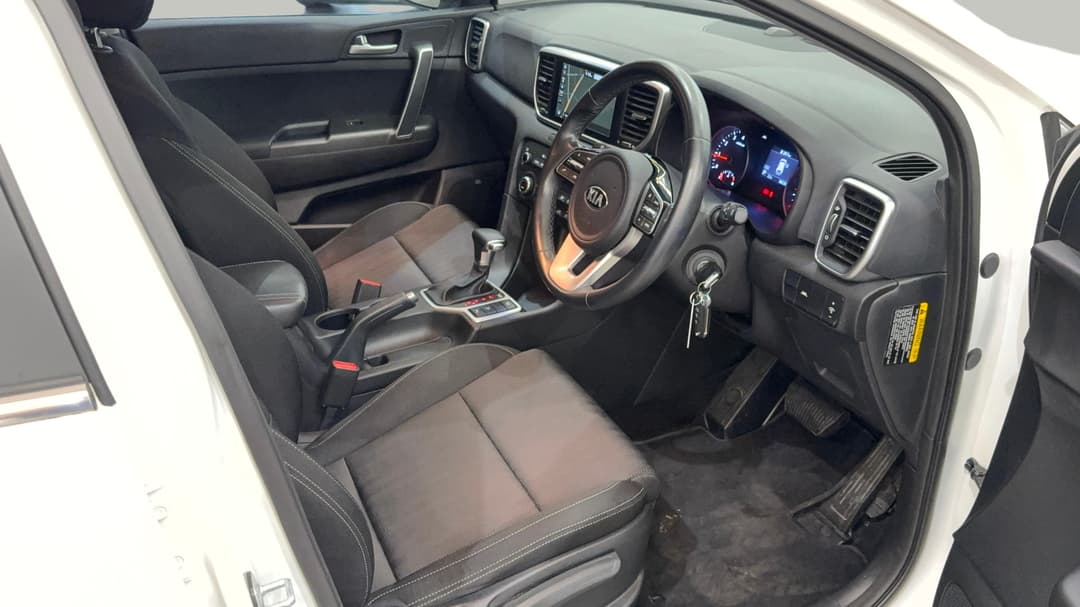 2019 Kia Sportage Si Premium (FWD), Automatic, 98228 km, Right Side Front Door Cabin View