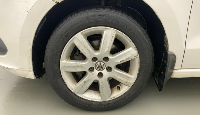 2011 Volkswagen Vento COMFORTLINE 1.6, Petrol, Manual, 96,152 km, Left Front Wheel