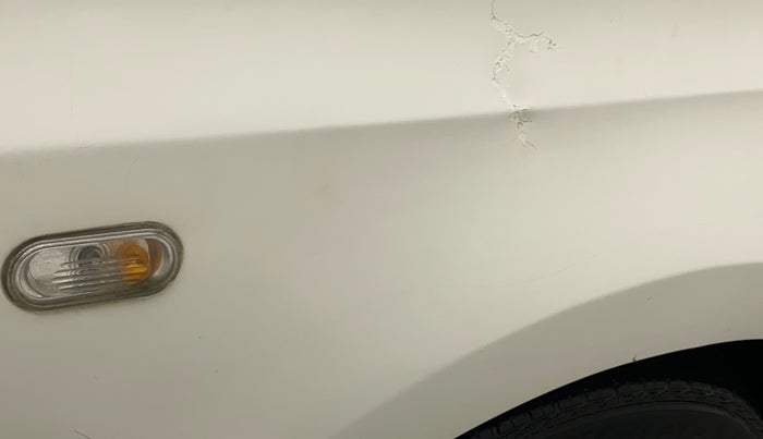 2011 Volkswagen Vento COMFORTLINE 1.6, Petrol, Manual, 96,152 km, Right fender - Paint has minor damage