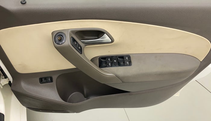2011 Volkswagen Vento COMFORTLINE 1.6, Petrol, Manual, 96,152 km, Driver Side Door Panels Control
