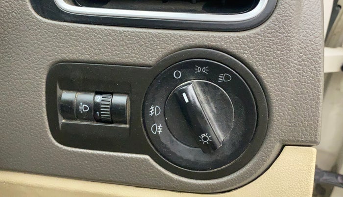2011 Volkswagen Vento COMFORTLINE 1.6, Petrol, Manual, 96,152 km, Dashboard - Headlight height adjustment not working