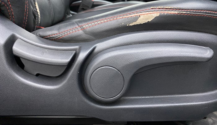2018 Hyundai Elite i20 ASTA 1.2, Petrol, Manual, 20,999 km, Driver Side Adjustment Panel