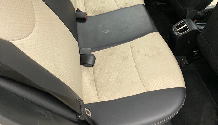 2019 Hyundai NEW SANTRO ERA 1.1, Petrol, Manual, 30,017 km, Second-row right seat - Cover slightly stained