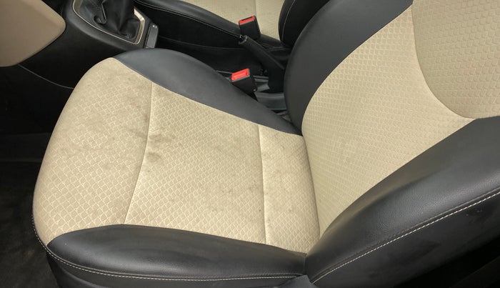 2019 Hyundai NEW SANTRO ERA 1.1, Petrol, Manual, 30,017 km, Front left seat (passenger seat) - Cover slightly stained