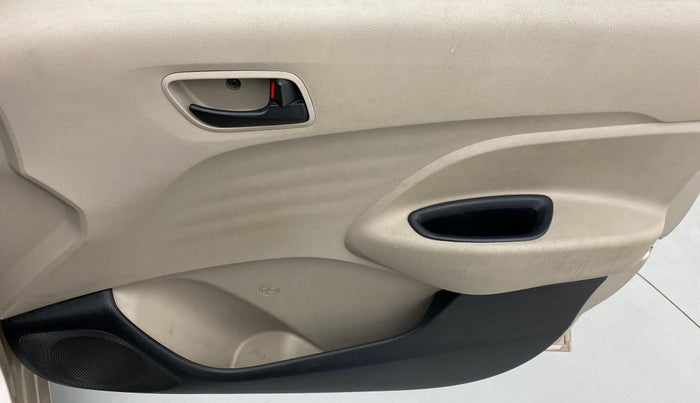 2019 Hyundai NEW SANTRO ERA 1.1, Petrol, Manual, 30,017 km, Driver Side Door Panels Control