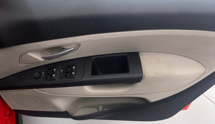 2017 Fiat URBAN CROSS EMOTION MULTIJET 1.3, Diesel, Manual, 36,220 km, Driver Side Door Panels Control