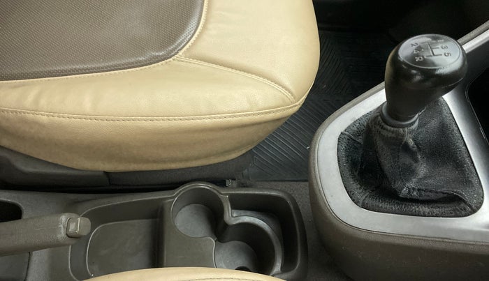 2014 Hyundai i10 SPORTZ 1.1, Petrol, Manual, 24,876 km, Gear Lever