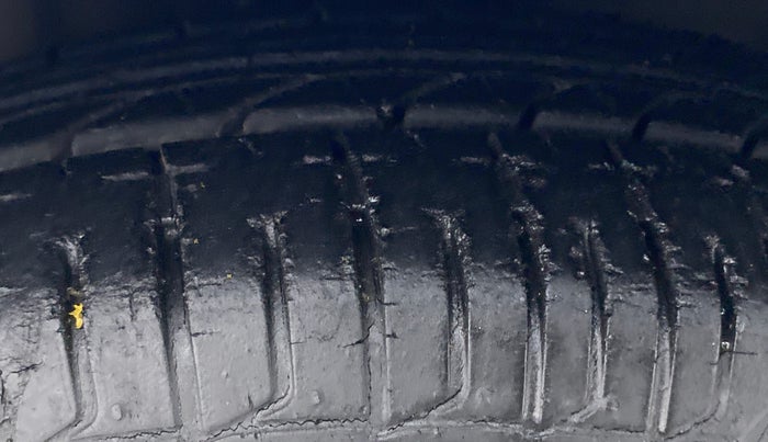 2014 Hyundai i10 SPORTZ 1.1, Petrol, Manual, 24,876 km, Left Front Tyre Tread