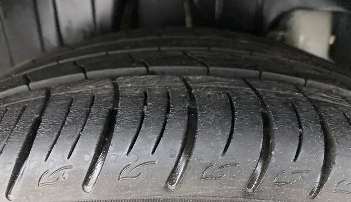 2021 Mahindra XUV300 1.2 W8 OPT, Petrol, Manual, 3,154 km, Right Rear Tyre Tread