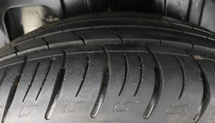 2021 Mahindra XUV300 1.2 W8 OPT, Petrol, Manual, 3,154 km, Left Rear Tyre Tread